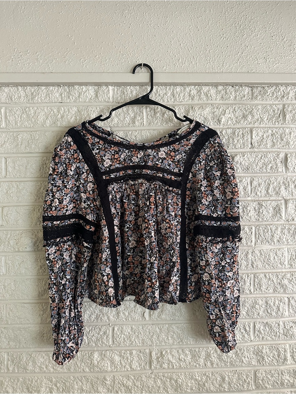 American Eagle Floral Blouse with Lace Trim